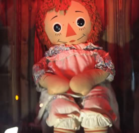 Qui veut une poupée Annabelle chez lui ? C'est possible ! – Zickma