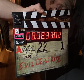 Le réalisateur Lee Cronin annonce le lancement officiel du tournage d’Evil Dead rise